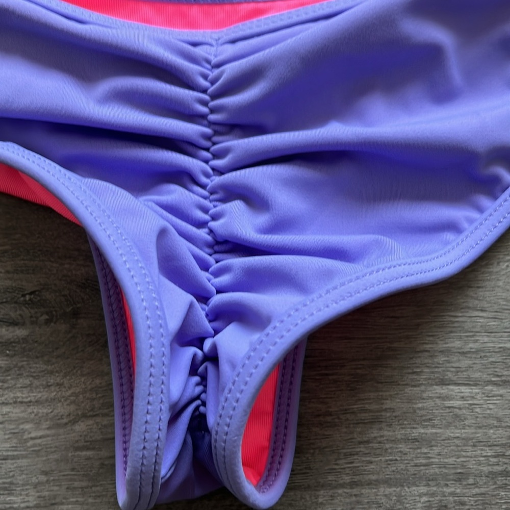 Bikinis - Picture 10 of 10